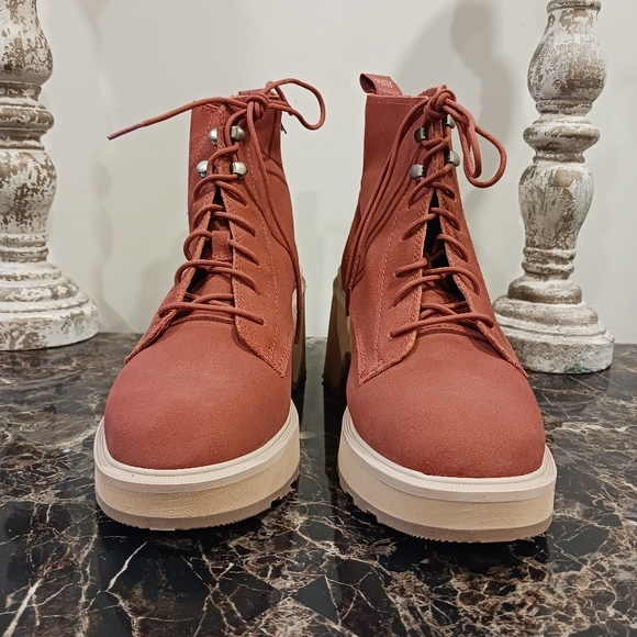 Sorel Hi-Line Heel Lace Waterproof Boots Size 10 for Women - Picture 8 of 13